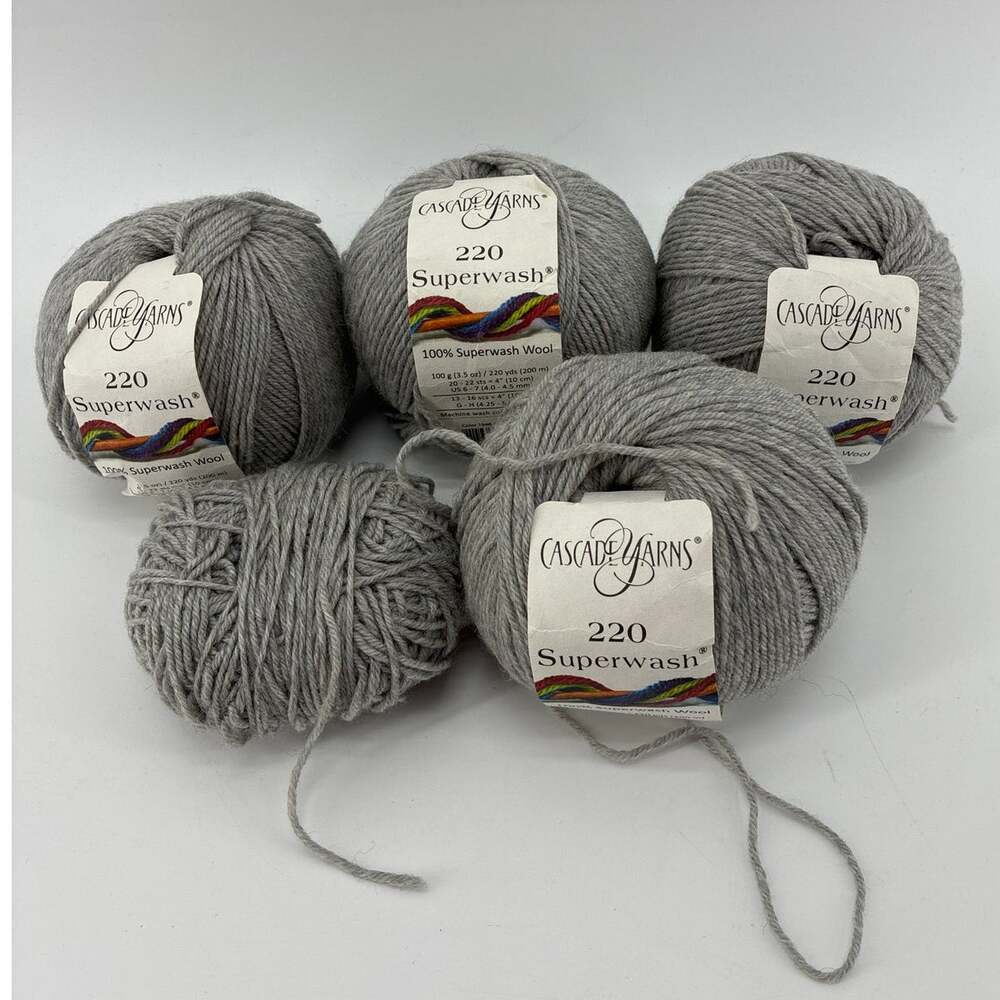 Cascade 220 100% Superwash Wool Yarn Lot 4+ Skeins Grey Heather Cottage Knitting
